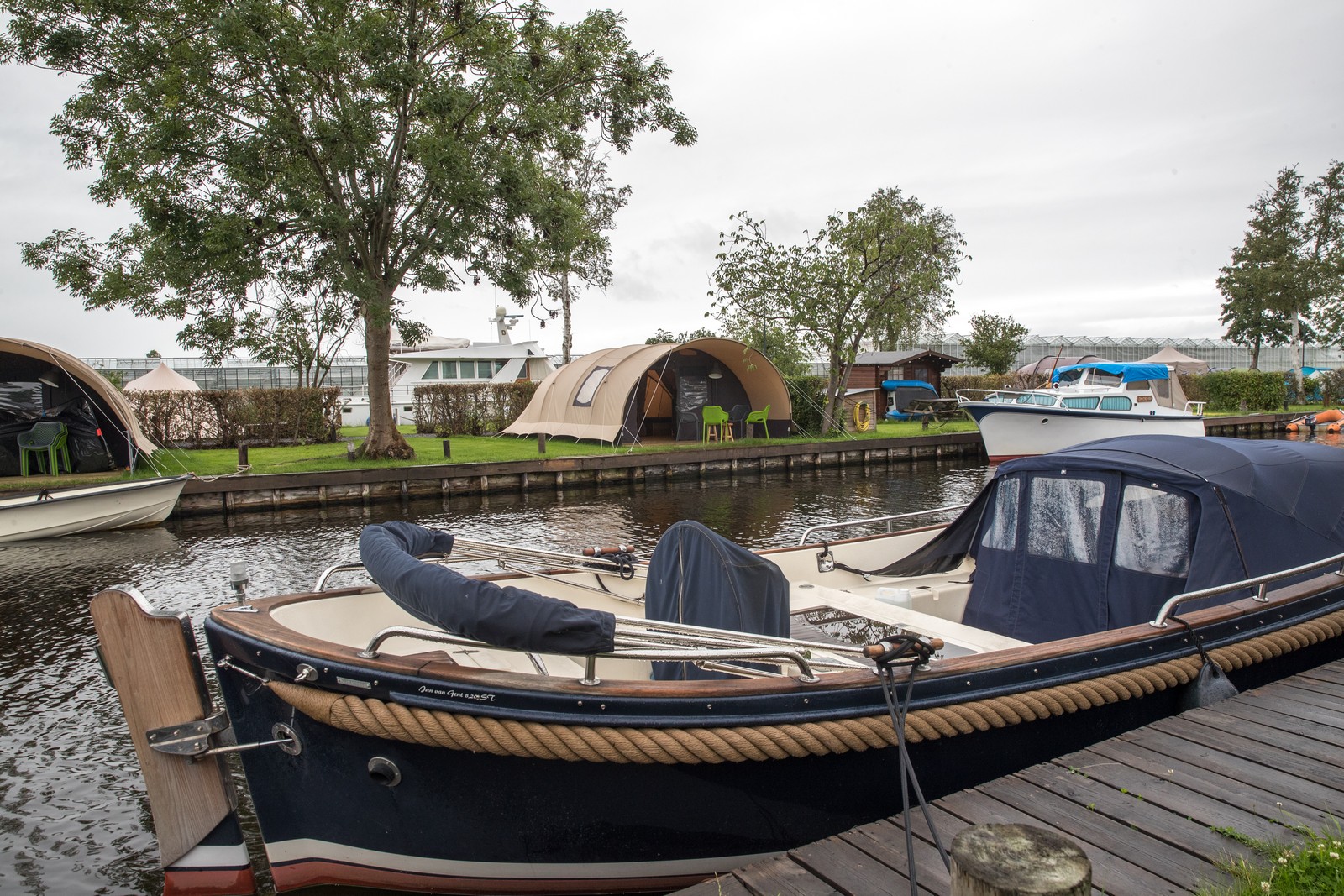 Tent aan het water huren met ligplaats voor eigen boot